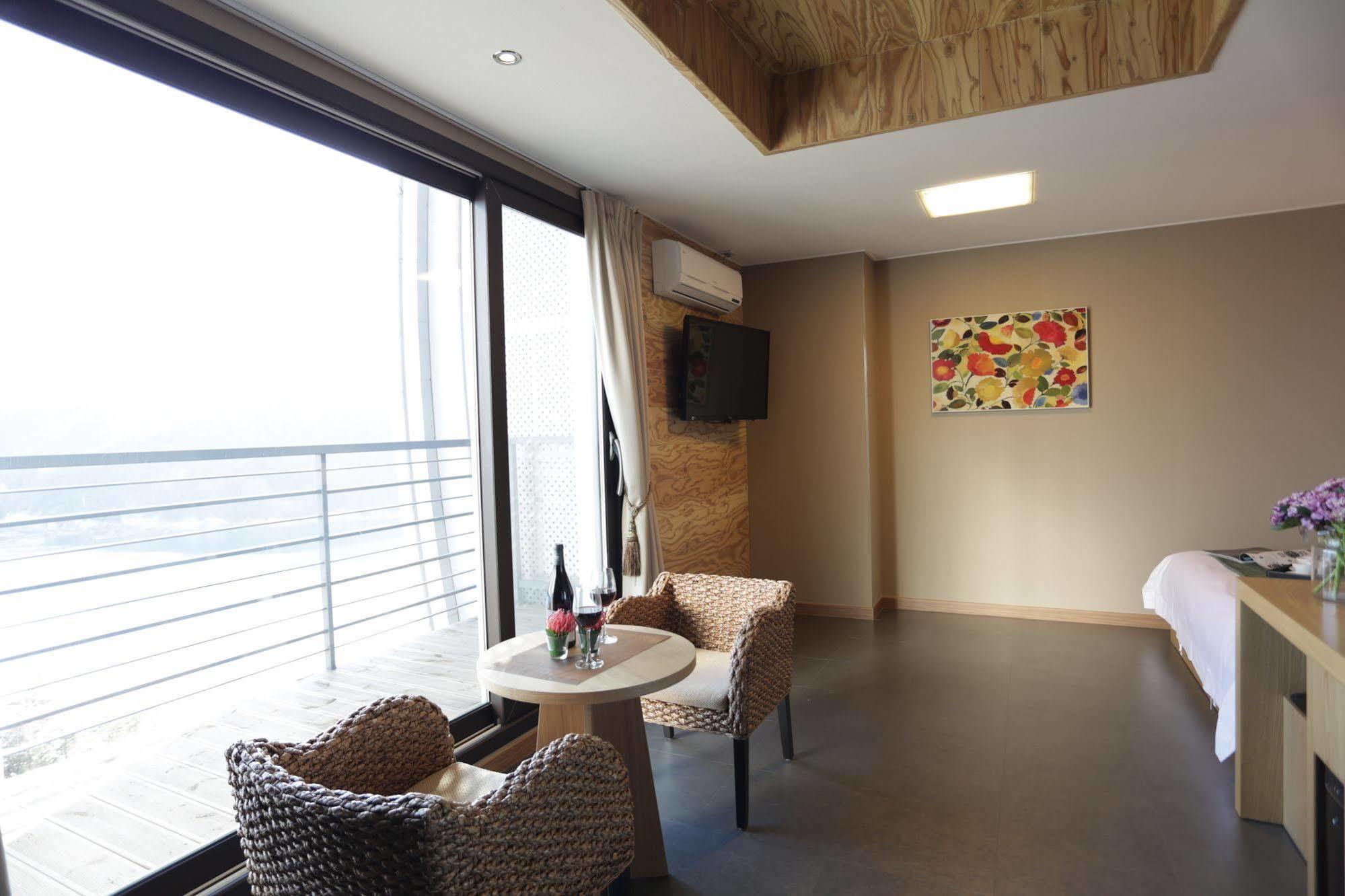Radiance Tourist Hotel Kodzse Kültér fotó